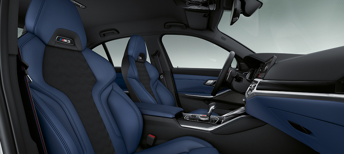 BMW Individual Interieurleisten Pianolack Schwarz BMW M3 Limousine 2020 G80 Innenraum BMW Individual Interieurleisten BMW Individual Interieurleisten Pianolack schwarz mit Akzentleiste Perlglanz Chrom BMW M3 Limousine G80 2020 Innenraum