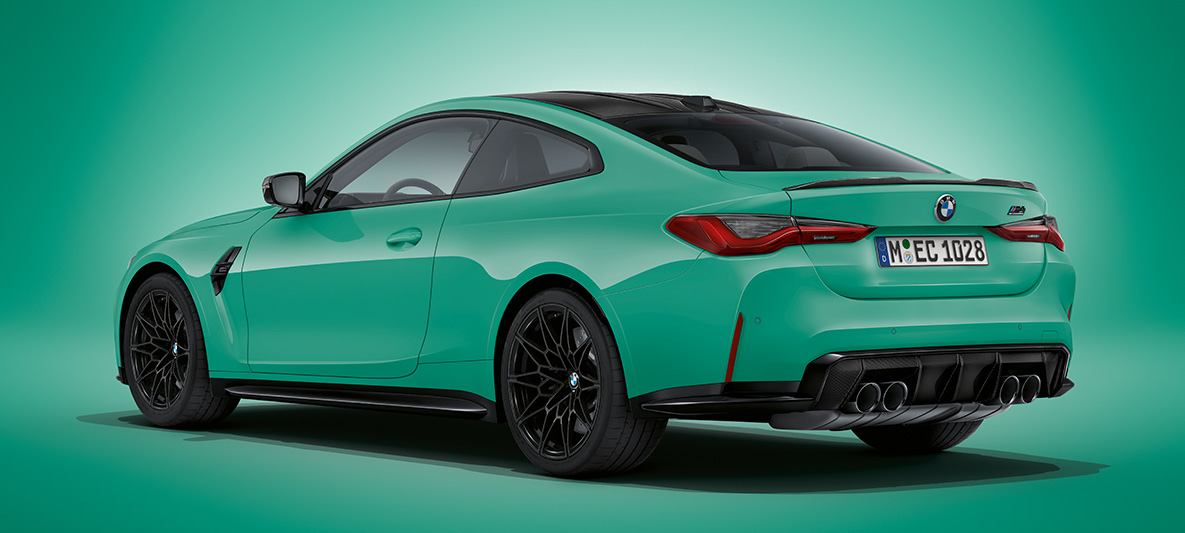 BMW M4 Coupé BMW Individual Mint metallic G82 2021 Dreiviertel-Frontansicht stehend BMW M4 Coupé BMW Individual Mint metallic G82 2021 Dreiviertel-Heckansicht stehend