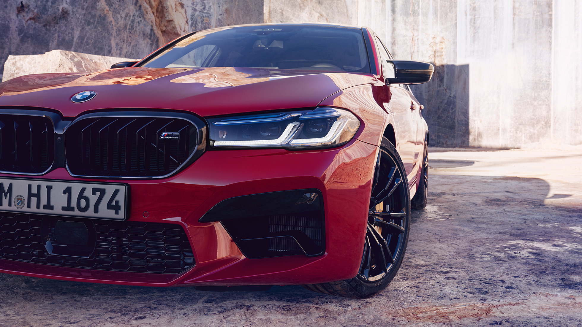 BMW Laserlicht BMW M5 Competition F90 LCI Facelift 2020 Nahaufnahme Front BMW Laserlicht BMW M5 Competition F90 LCI Facelift 2020 BMW Individual Imola Rot Nahaufnahme Front