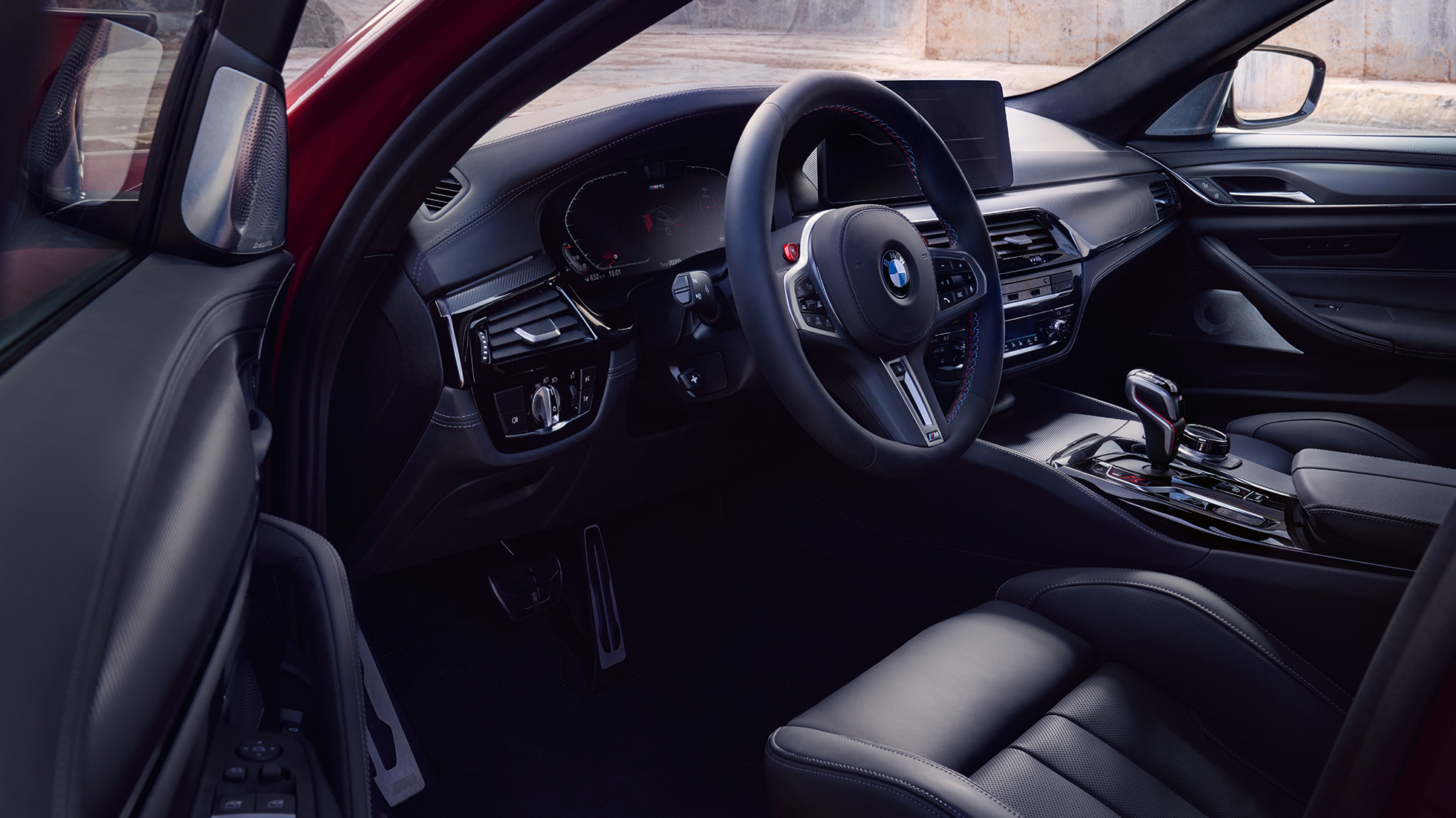 BMW M5 Competition F90 LCI Facelift 2020 Cockpit BMW M5 Competition F90 LCI Facelift 2020 Cockpit bei geöffneter Tür