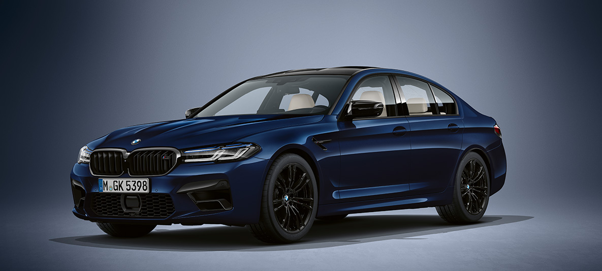 BMW Individual BMW M5 Limousine F90 LCI Facelift 2020 Tansanitblau metallic Dreiviertel-Frontansicht BMW Individual BMW M5 Limousine F90 LCI Facelift 2020 Tansanitblau metallic Dreiviertel-Frontansicht