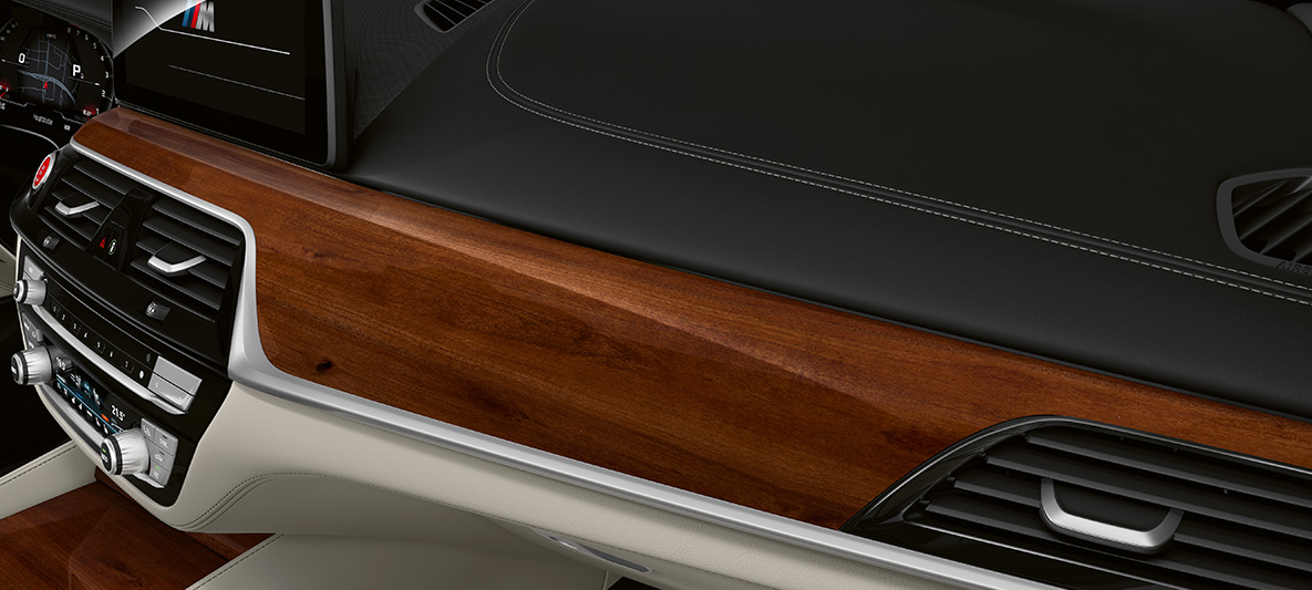 BMW Individual BMW M5 Limousine F90 LCI Facelift 2020 BMW Individual Interieurleisten Zwetschge braun hochglänzend mit Akzentleiste Perlglanz Chrom BMW Individual BMW M5 Limousine F90 LCI Facelift 2020 BMW Individual Interieurleisten Zwetschge braun hochglänzend mit Akzentleiste Perlglanz Chrom