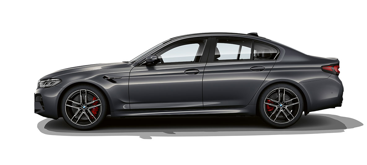 BMW M5 F90 LCI Facelift 2020 Seitenansicht BMW M5 F90 LCI Facelift 2020 Brands Hatch Grau metallic Seitenansicht