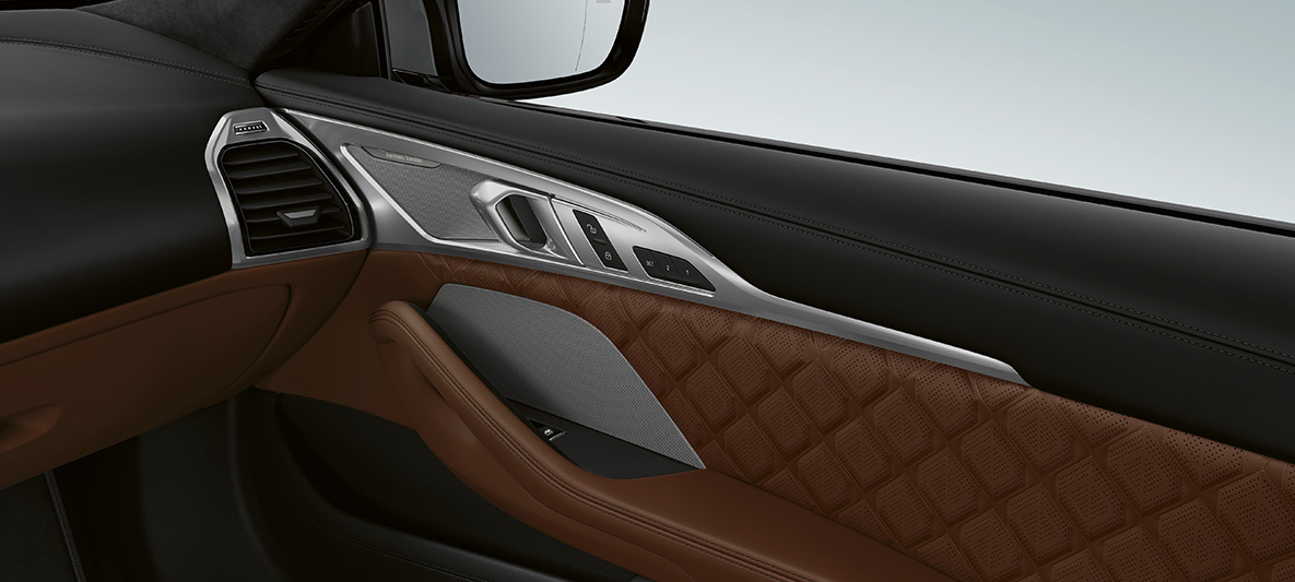 Bowers & Wilkins Diamond Surround Sound System. BMW M8 Coupé, Interieur mit Bowers & Wilkins Diamond Surround Sound System.