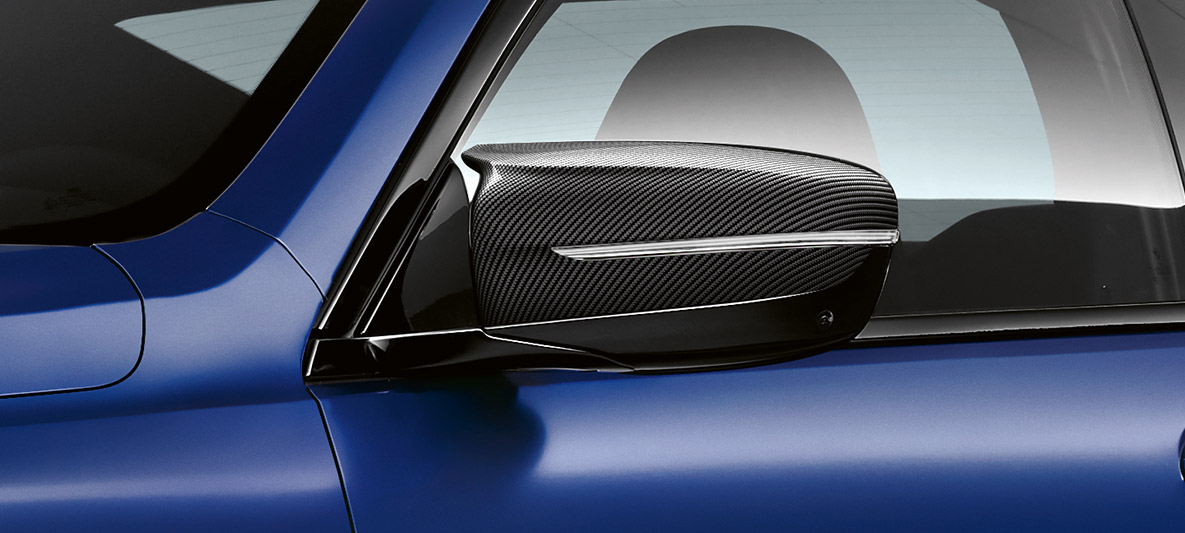 Spiegelkappe in Carbon. BMW M8 Competition Coupé mit Spiegelkappe in Carbon.