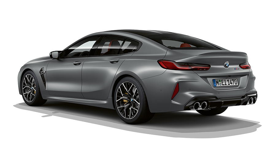 BMW M8 Gran Coupé F93 LCI Facelift 2022 BMW Individual Frozen Pure Grey metallic Dreiviertel-Heckansicht 