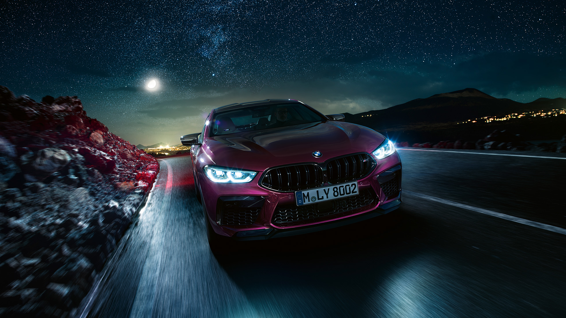 BMW M8 Competition Gran Coupé Frontansicht fahrend BMW M8 Competition Gran Coupé F93 2020 BMW Individual Ametrin metallic Frontansicht fahrend
