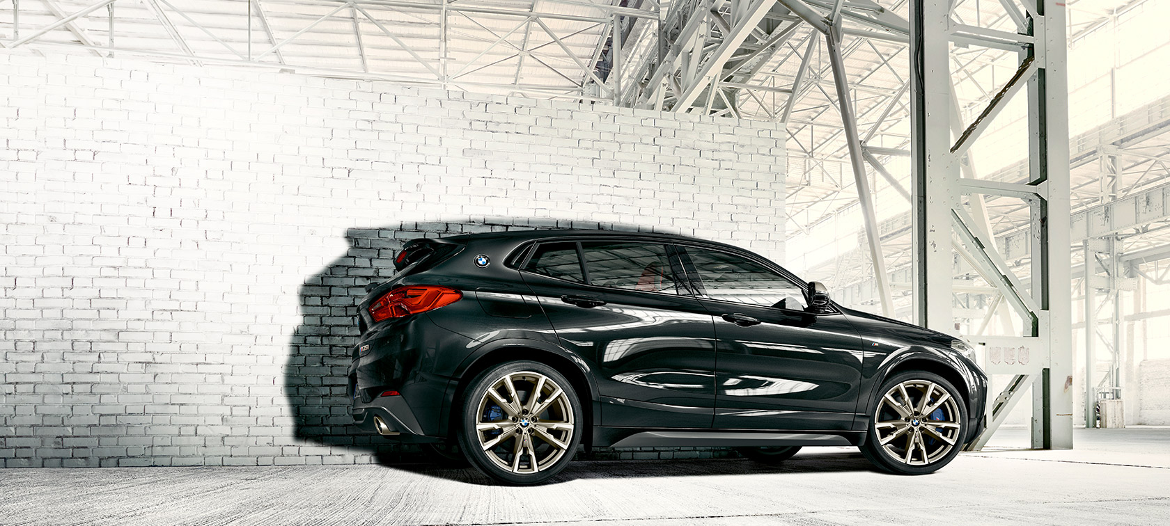 Seitenansicht BMW X2 M35i (F39) Seitenansicht BMW X2 M35i (F39) Saphirschwarz metallic