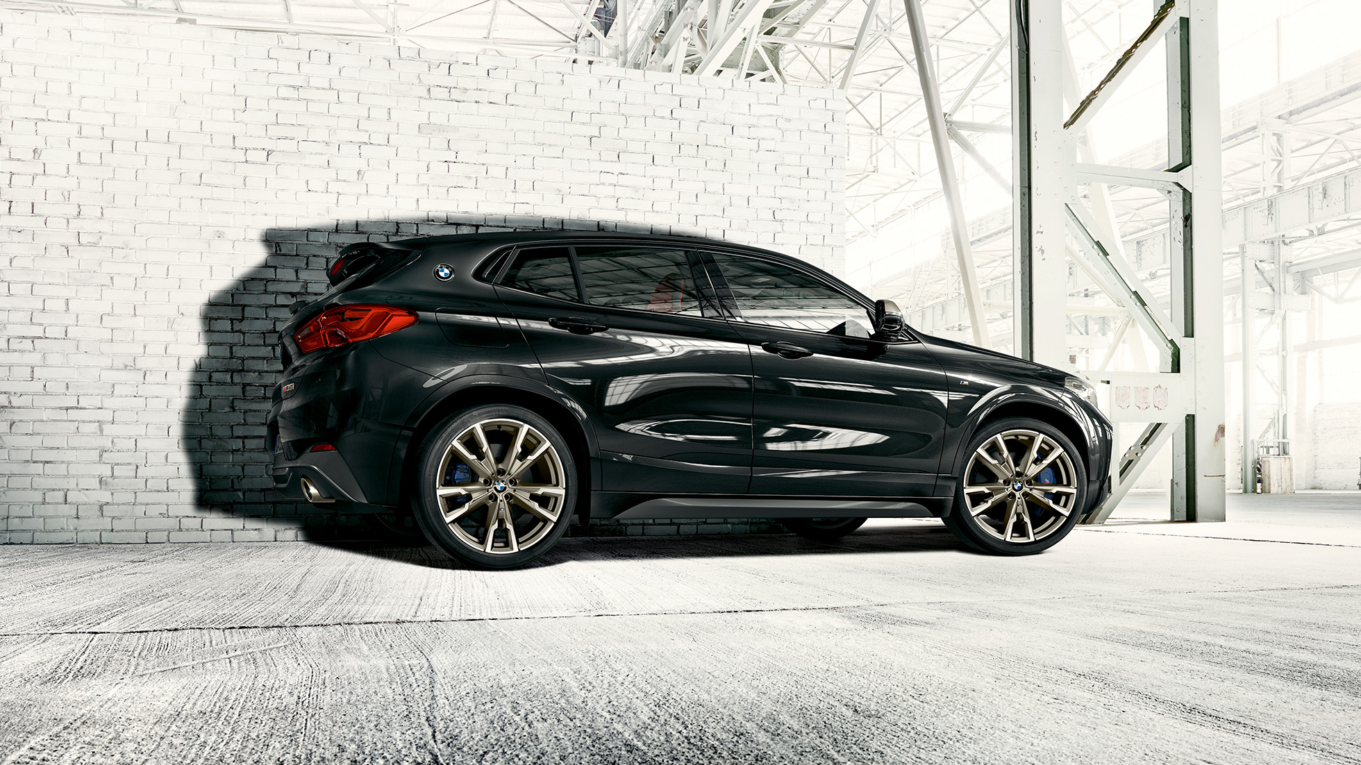 M Leichtmetallräder BMW X2 M35i M Leichtmetallräder BMW X2 M35i Saphirschwarz metallic F39 Seitenansicht