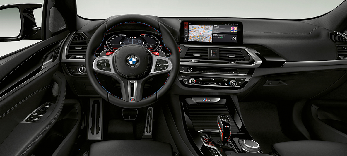 BMW X3 M, M Lederlenkrad. BMW X3 M, Interieur, Cockpit, M Lederlenkrad mit M spezifischen Kontrastnähten.