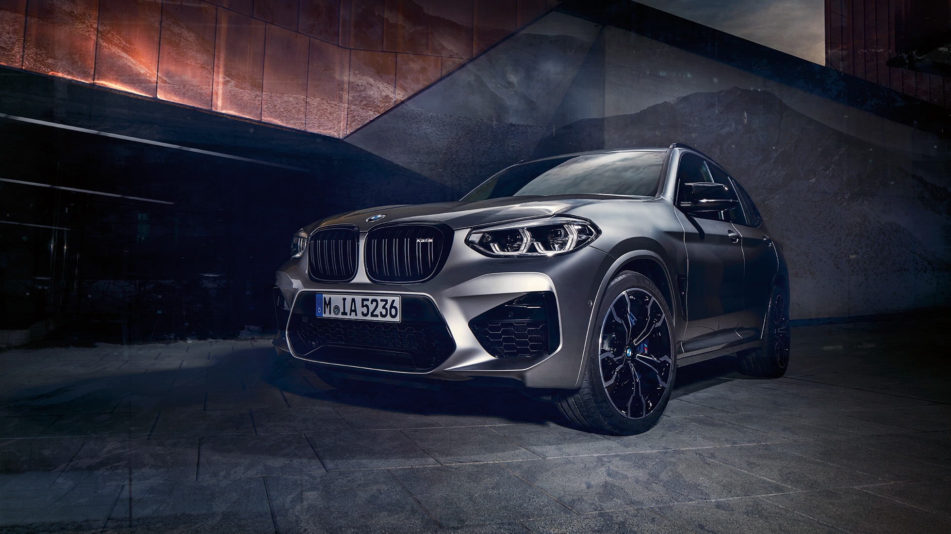 BMW X3 M Competition, Dreiviertel-Frontansicht. BMW X3 M Competition in Donington Grau metallic, Exterieur, Dreiviertel-Frontansicht.