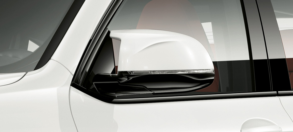 BMW X4 M, Spiegelkappen in Wagenfarbe. BMW X4 M in Alpinweiß, Exterieur, Spiegelkappen in Wagenfarbe.