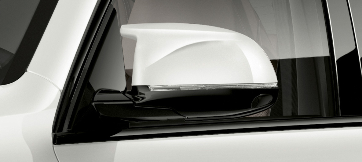 Spiegelkappen BMW X5 M Spiegelkappen BMW X5 M Mineralweiß F95 Nahaufnahme