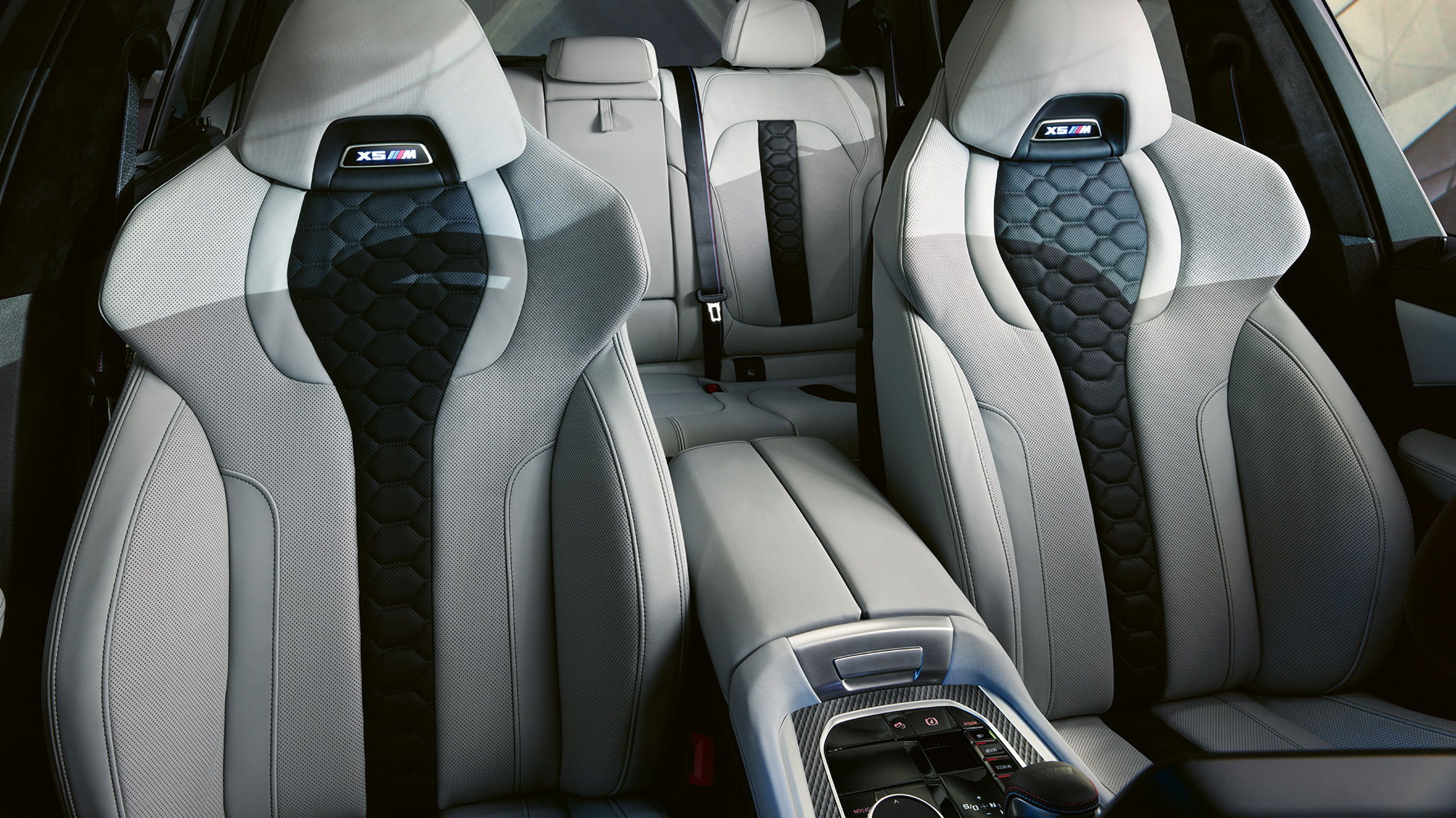 M Multifunktionssitze BMW X5 M Competition M Multifunktionssitze mit beleuchtetem X5 M Logo BMW X5 M Competition F95 Interieur