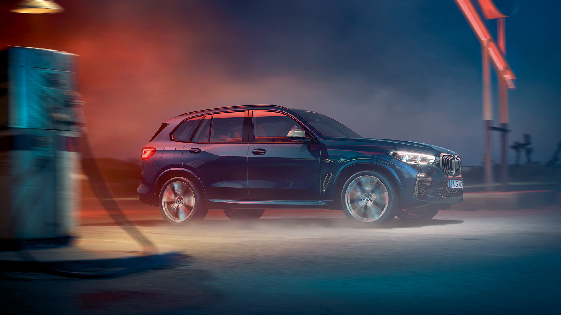 BMW X5 M50i und M50d Seitenansicht BMW X5 M50i und M50d G05 mit M Leichtmetallrädern Carbonschwarz metallic Seitenansicht