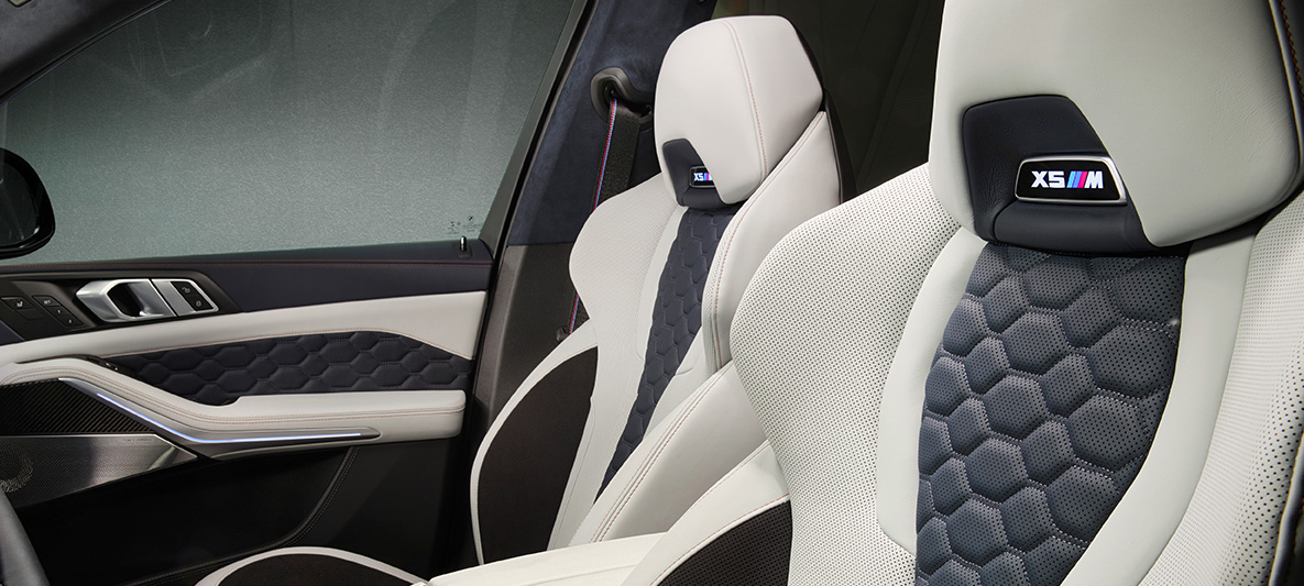 BMW X5 M First Edition F95 2020 Innenraum Multifunktionssitze Vollleder 'Merino'/Alcantarakombination Silverstone/Nachtblau BMW X5 M First Edition F95 2020 Innenraum Multifunktionssitze Vollleder 'Merino'/Alcantarakombination Silverstone/Nachtblau