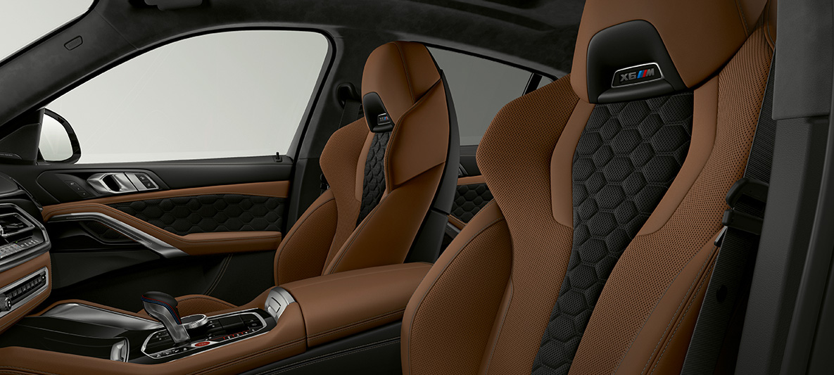 M Multifunktionssitze BMW X6 M M Multifunktionssitze mit X6 M Logo BMW X6 M F96 2020 Innenraum