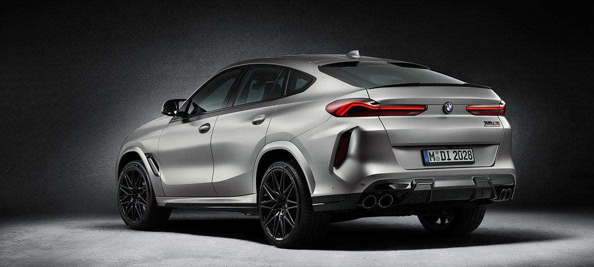 BMW X6 M First Edition F96 2020 BMW Individual Sonderlackierung Frozen Dark Silver metallic matt Dreiviertel-Heckansicht BMW X6 M First Edition F96 2020 BMW Individual Sonderlackierung Frozen Dark Silver metallic metallic matt Dreiviertel-Heckansicht