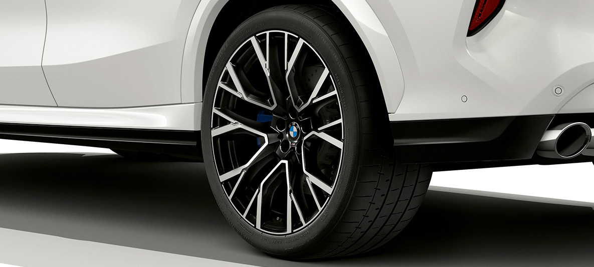 21" M Leichtmetallräder Bicolor Orbitgrau BMW X6 M F96 21" M Leichtmetallräder Bicolor Orbitgrau BMW X6 M F96 2020 SUV Nahaufnahme
