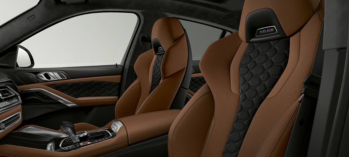 M Multifunktionssitze BMW X6 M F96 M Multifunktionssitze mit X6 M Logo BMW X6 M F96 2020 SUV Innenraum