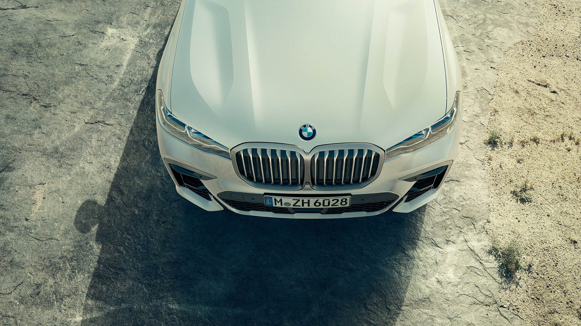 BMW X7 M Automobil, Front mit BMW Niere BMW X7 M Automobile M50d und M50i, Front und Motorhaube aus der Vogelperspektive, G07, 2019