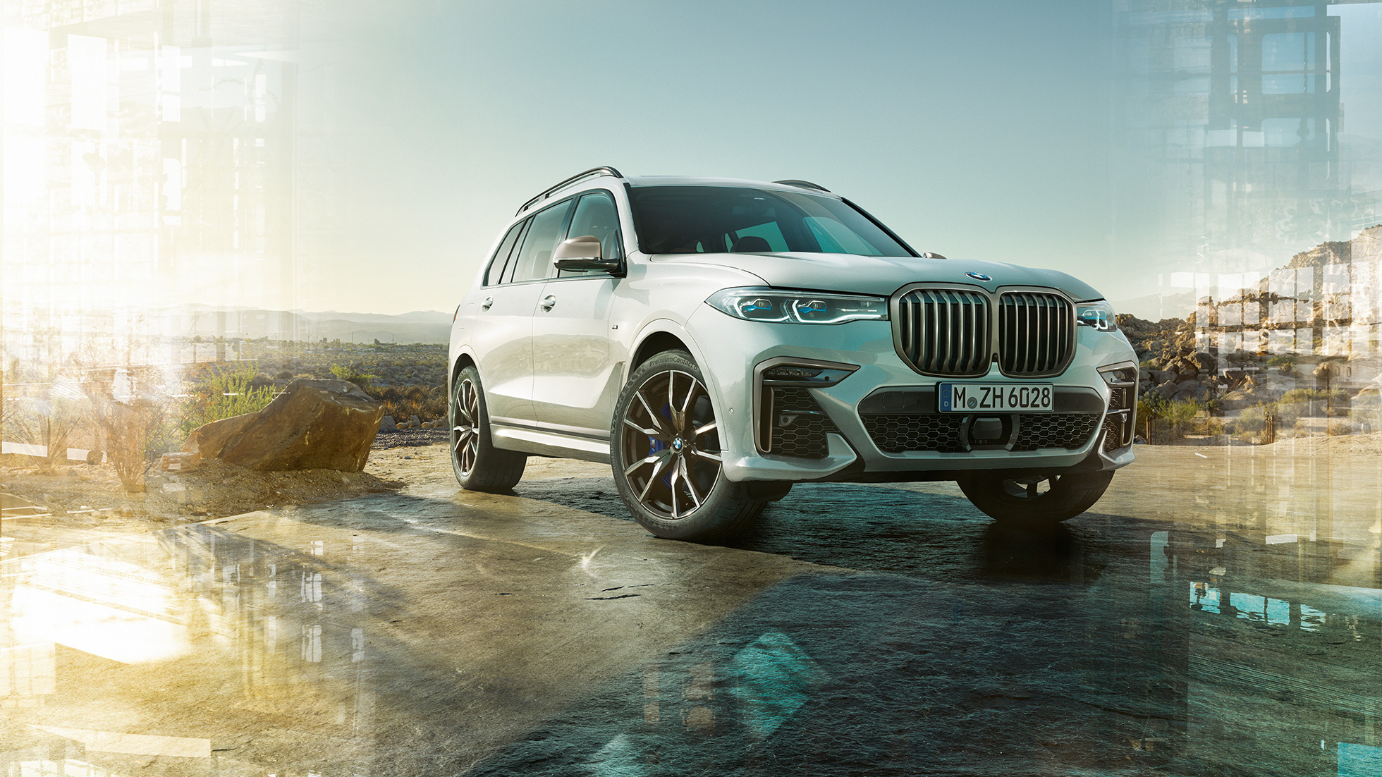 BMW X7 M Automobil, Dreiviertel-Frontansicht BMW X7 M Automobil in Mineralweiß, stehend, Dreiviertel-Frontansicht, G07, 2019