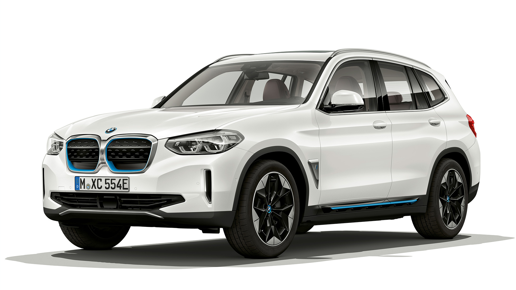 BMW iX3 G08 Modell „Impressive“ Dreiviertel-Frontansicht BMW iX3 G08 2020 Modell „Impressive“ Mineralweiß metallic Dreiviertel-Frontansicht
