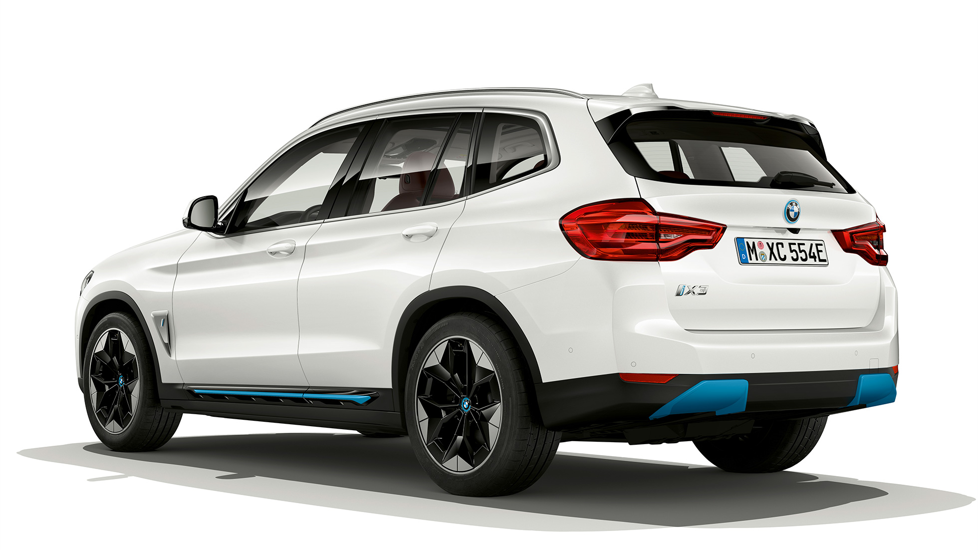 BMW iX3 G08 Modell „Impressive“ Dreiviertel-Heckansicht BMW iX3 G08 2020 Modell „Impressive“ Mineralweiß metallic Dreiviertel-Heckansicht