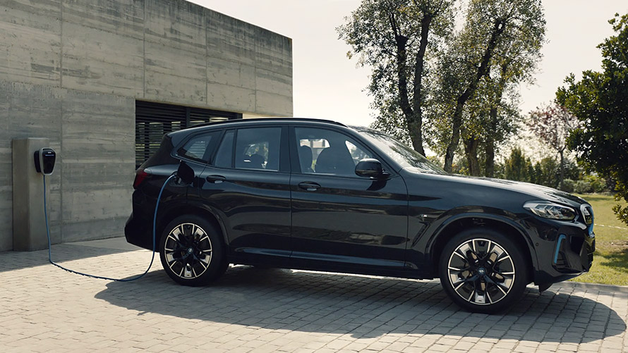 BMW iX3 G08 zuhause aufladen Video BMW iX3 G08 2021 zuhause aufladen Video