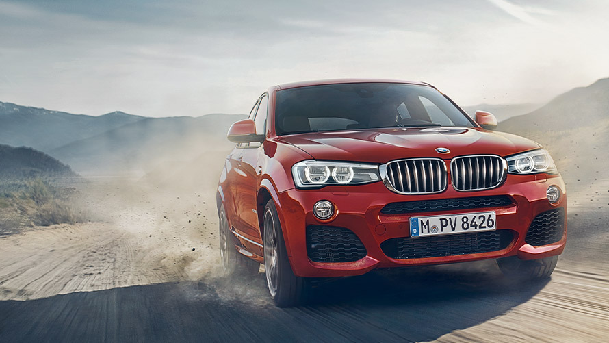 BMW X4 F26 erste Generation Dreiviertel-Frontansicht fahrend BMW X Modelle BMW X4 F26 erste Generation Dreiviertel-Frontansicht fahrend