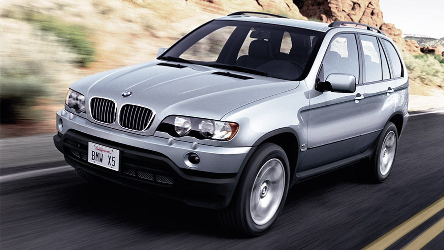BMW X5 E53 erste Generation Dreiviertel-Frontansicht fahrend auf der Straße BMW X Modelle BMW X5 E53 erste Generation Dreiviertel-Frontansicht fahrend auf der Straße