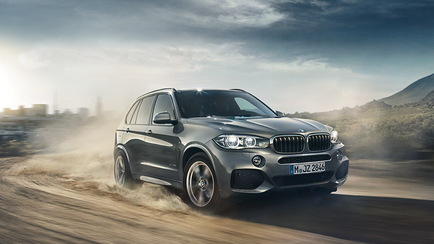 BMW X5 F15 dritte Generation Dreiviertel-Frontansicht fahrend BMW X Modelle BMW X5 F15 dritte Generation Dreiviertel-Frontansicht fahrend