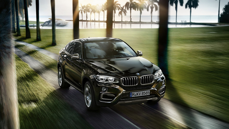 BMW X6 F16 zweite Generation Dreiviertel-Frontansicht fahrend BMW X Modelle BMW X6 F16 zweite Generation Dreiviertel-Frontansicht fahrend