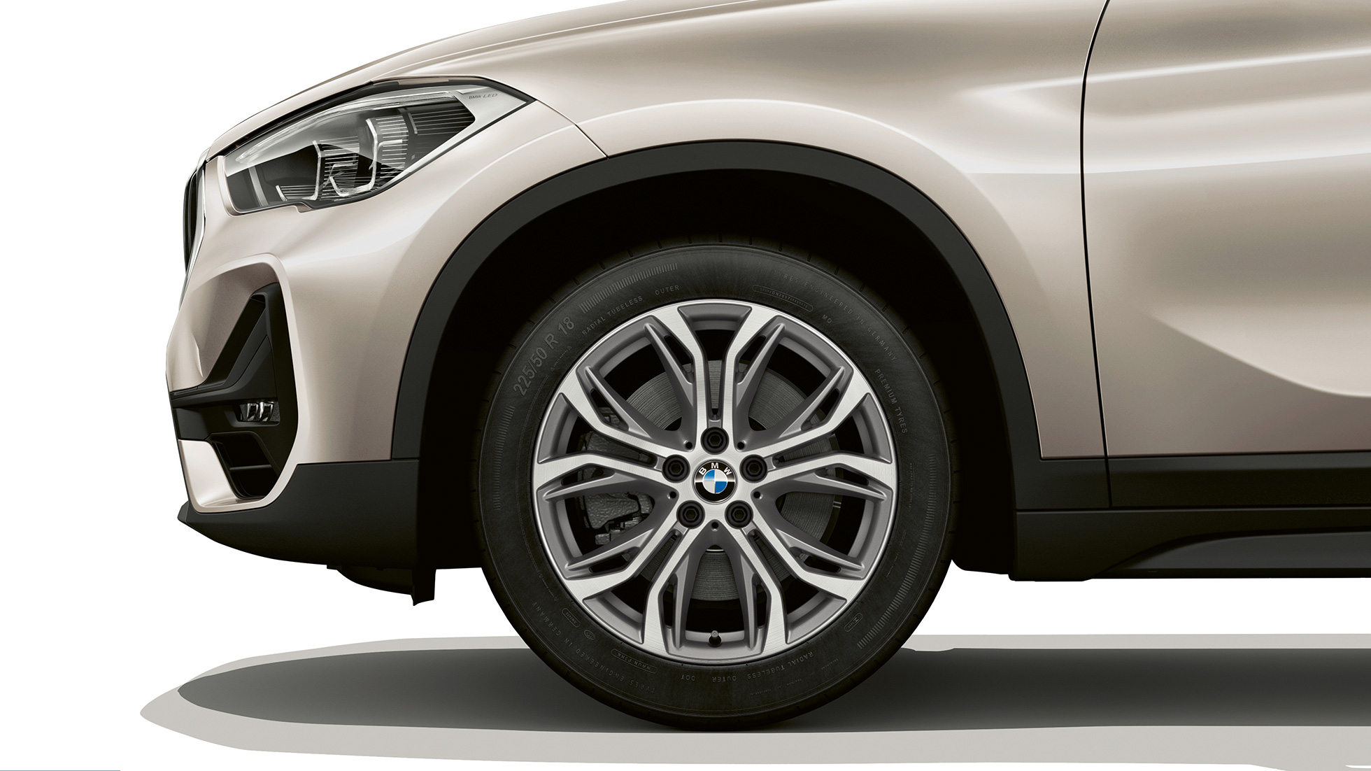 BMW X1, Modell Advantage, Leichtmetallrad BMW X1, Modell Advantage, Seitenansicht mit Close-up auf Leichtmetallrad