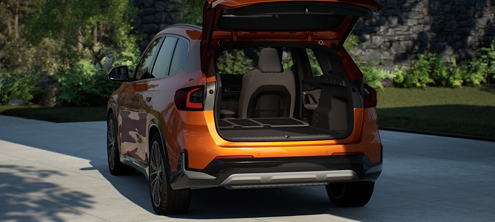 BMW X1 xDrive23i U11 ICE xLine Utah Orange metallic Kofferraumvolumen und Anhängerkupplung Kofferraumvolumen und Anhängerkupplung BMW X1 xDrive23i U11 ICE Utah Orange metallic 20" BMW Individual Leichtmetallräder Vielspeiche 869 I