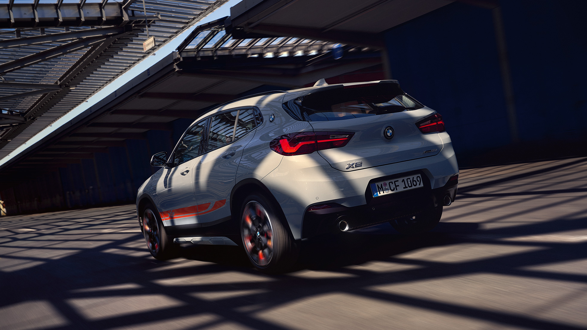 Dreiviertel Seitenansicht BMW X2 F39 BMW X2 2018 F39 Galvanic Gold metallic Dreiviertel Seitenansicht
