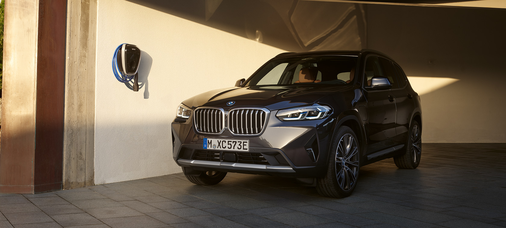 Plug-in Hybrid BMW X3 xDrive30e G01 Sophistograu 2021 Plug-in Hybrid BMW X3 xDrive30e G01 Sophistograu Dreiviertel-Front stehend 2021
