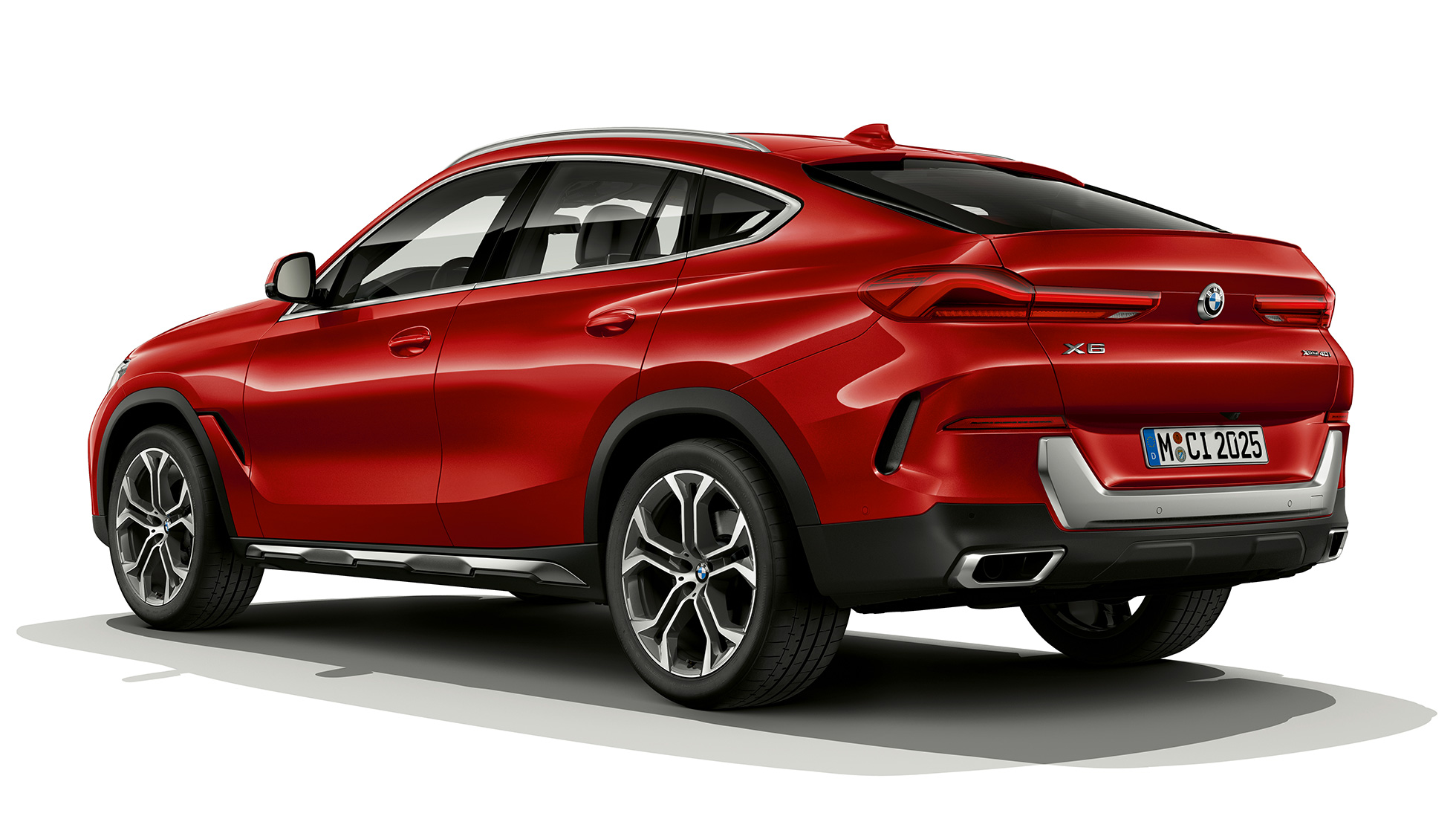 BMW X6 mit BMW xLine, Heck. BMW X6 mit BMW xLine in Dreiviertel-Heckansicht.