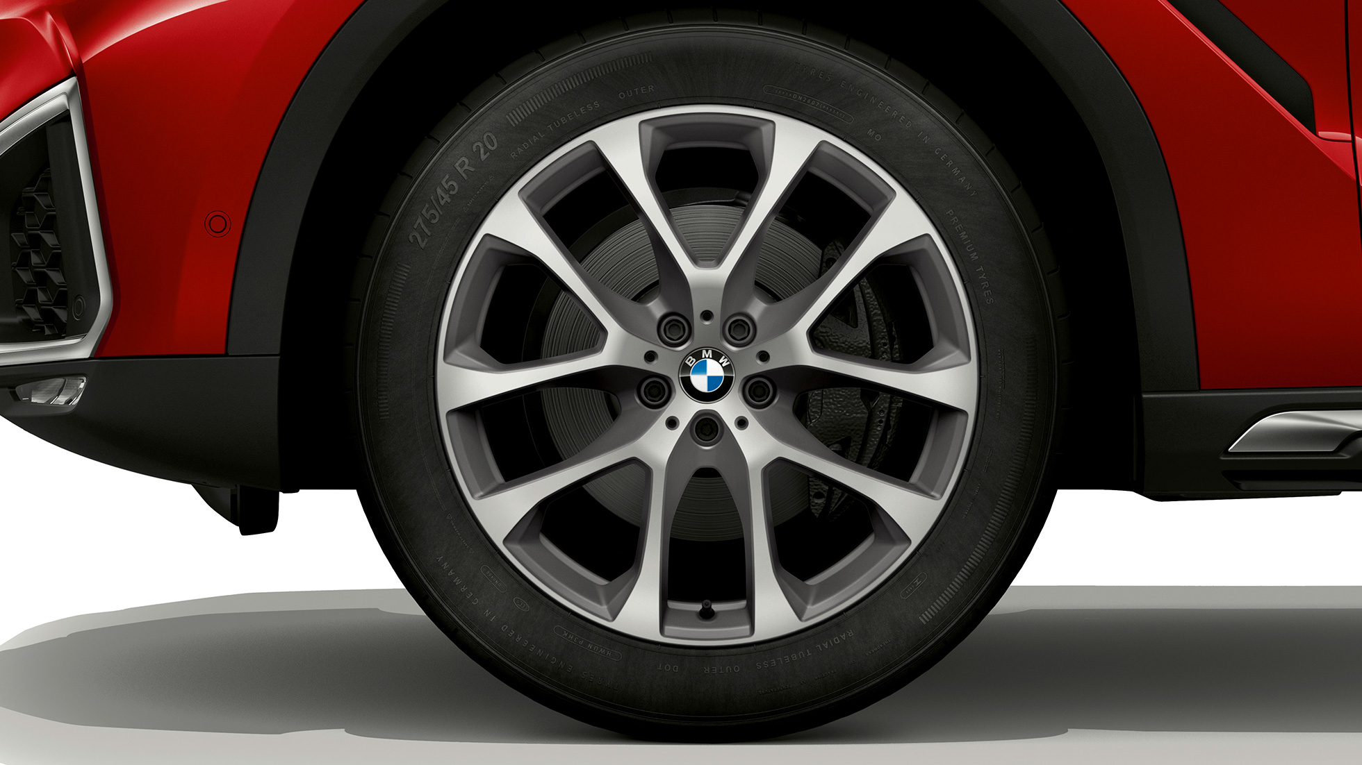 BMW X6 mit BMW xLine, Leichtmetallrad. BMW X6 mit BMW xLine mit Fokus auf Leichtmettalrad.