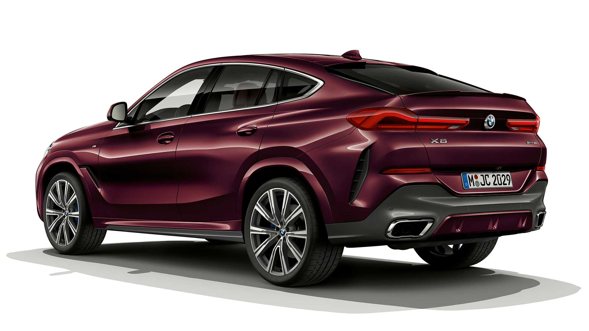 BMW X6 mit BMW Individual, Heck. BMW X6 mit BMW Individual in Dreiviertel-Heckansicht.