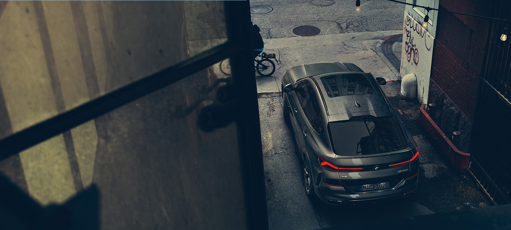 BMW X6 Heckansicht. BMW X6 Heckansicht aus der Vogelperspektive.