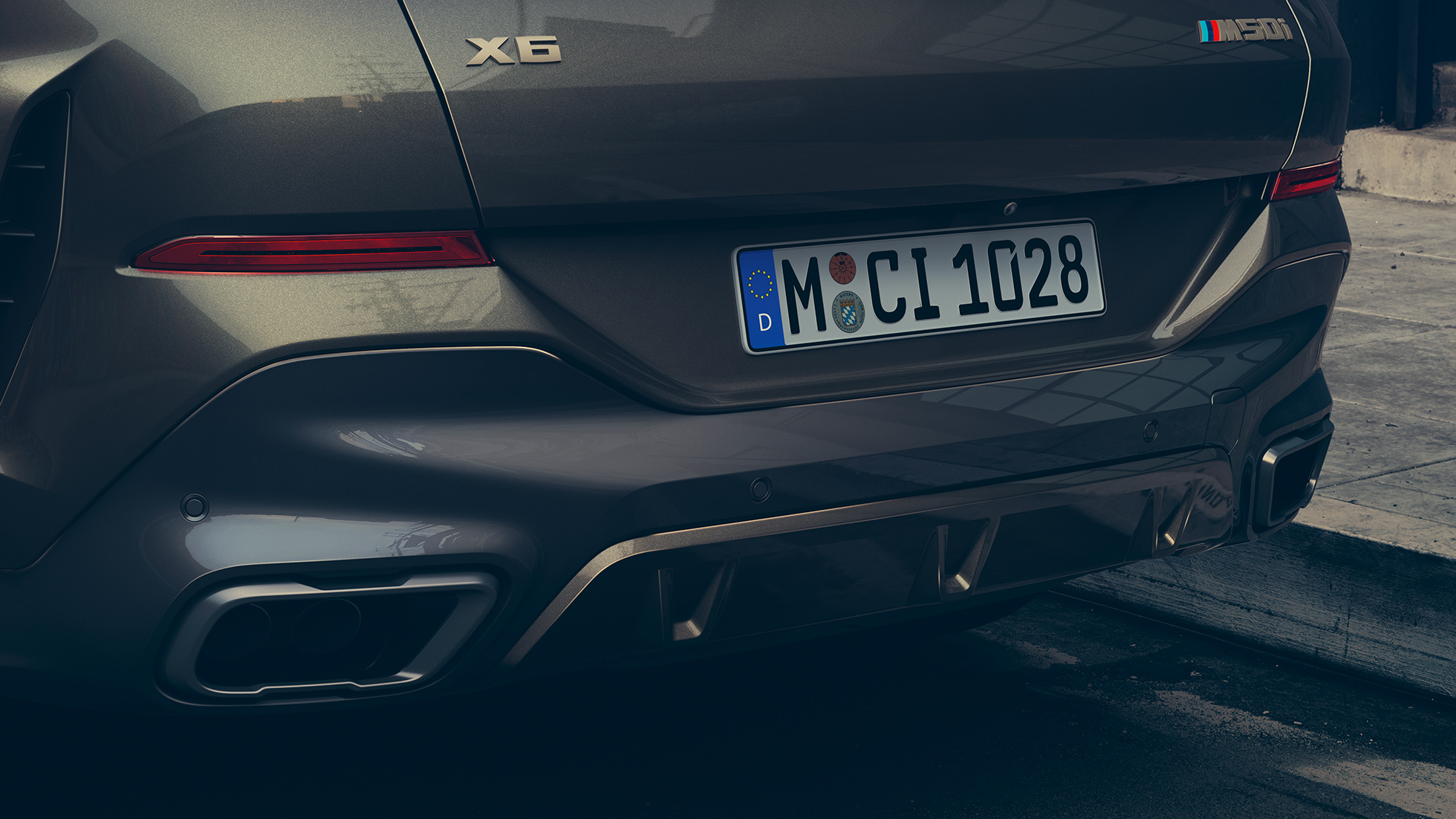 M Sportabgasanlage des BMW X6. Nahaufnahme der M Sportabgasanlage des BMW X6.