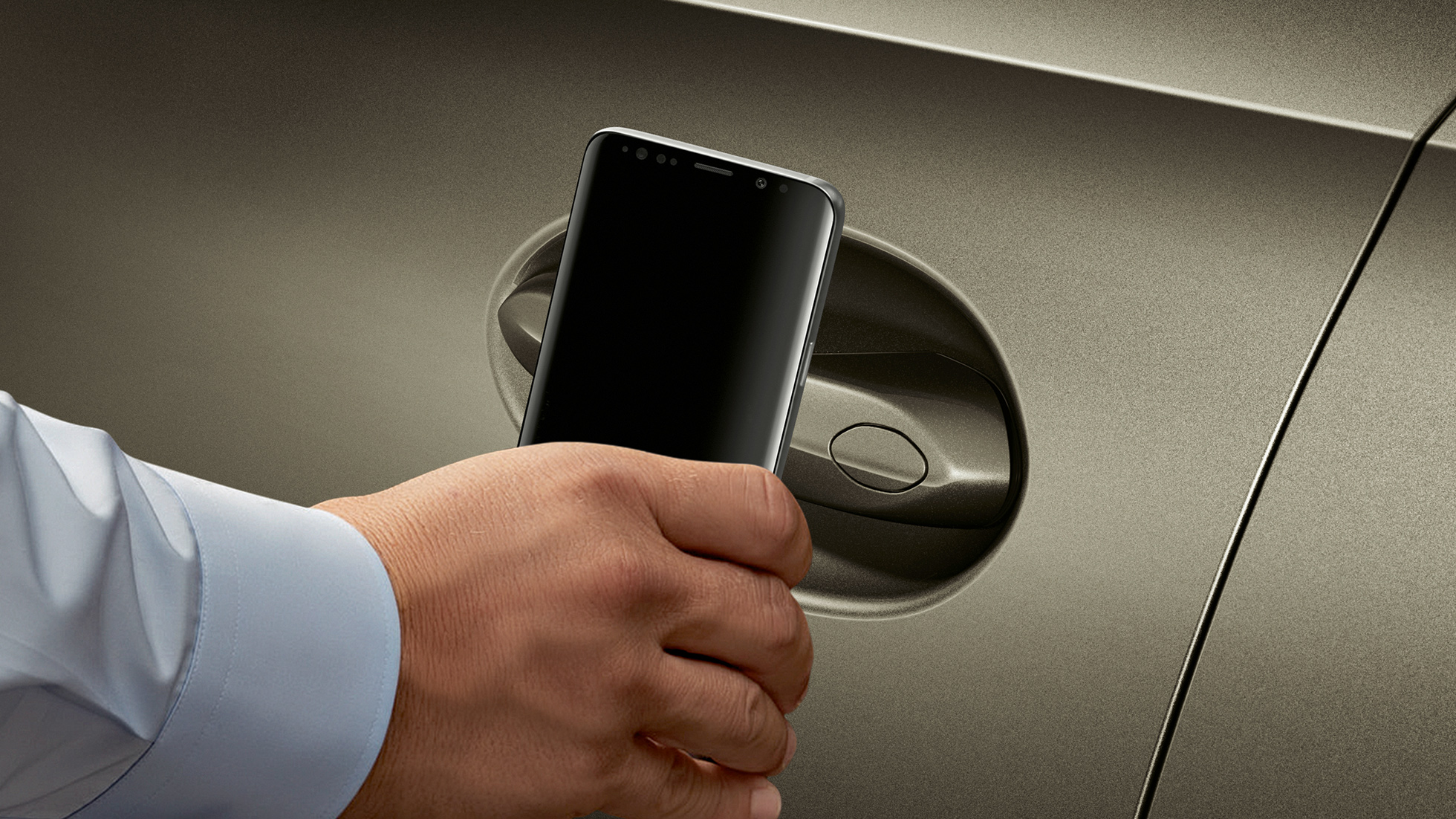 Smart Access mit Smartphone. BMW X6 wird durch Smart Access mit Smartphone geöffnet.