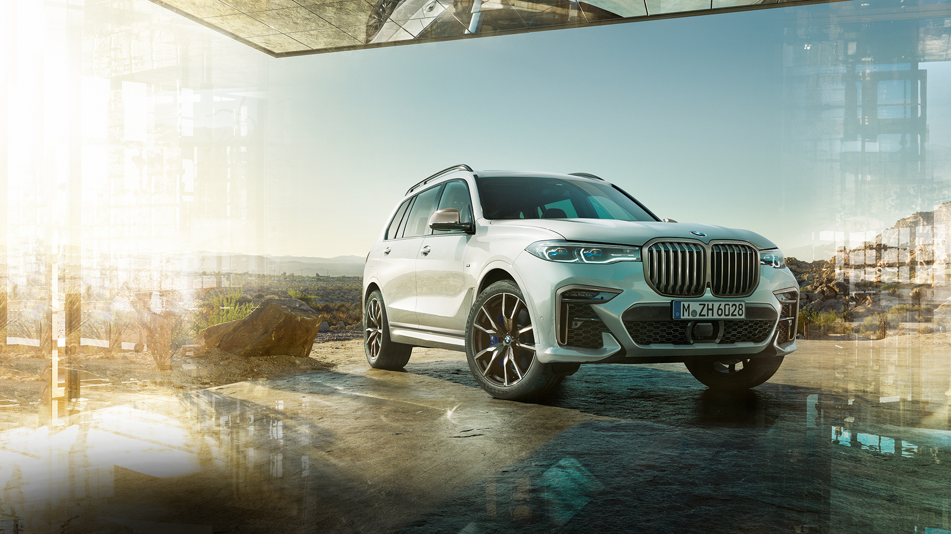 BMW X7 M50d, dreiviertel Frontansicht BMW X7 M50d: stehender, weißer BMW X7 aus der dreiviertel Frontansicht