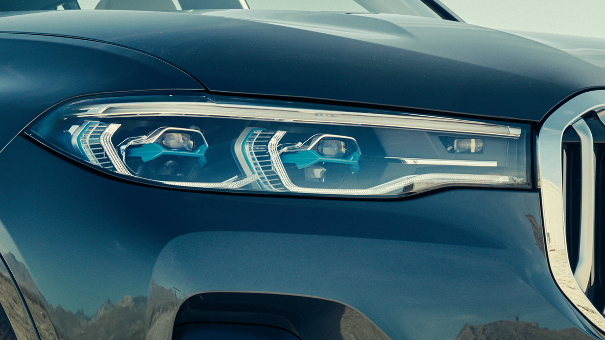 BMW Laserlicht BMW Laserlicht: Nahaufnahme der Front des BMW X7 in der dreiviertel Frontansicht