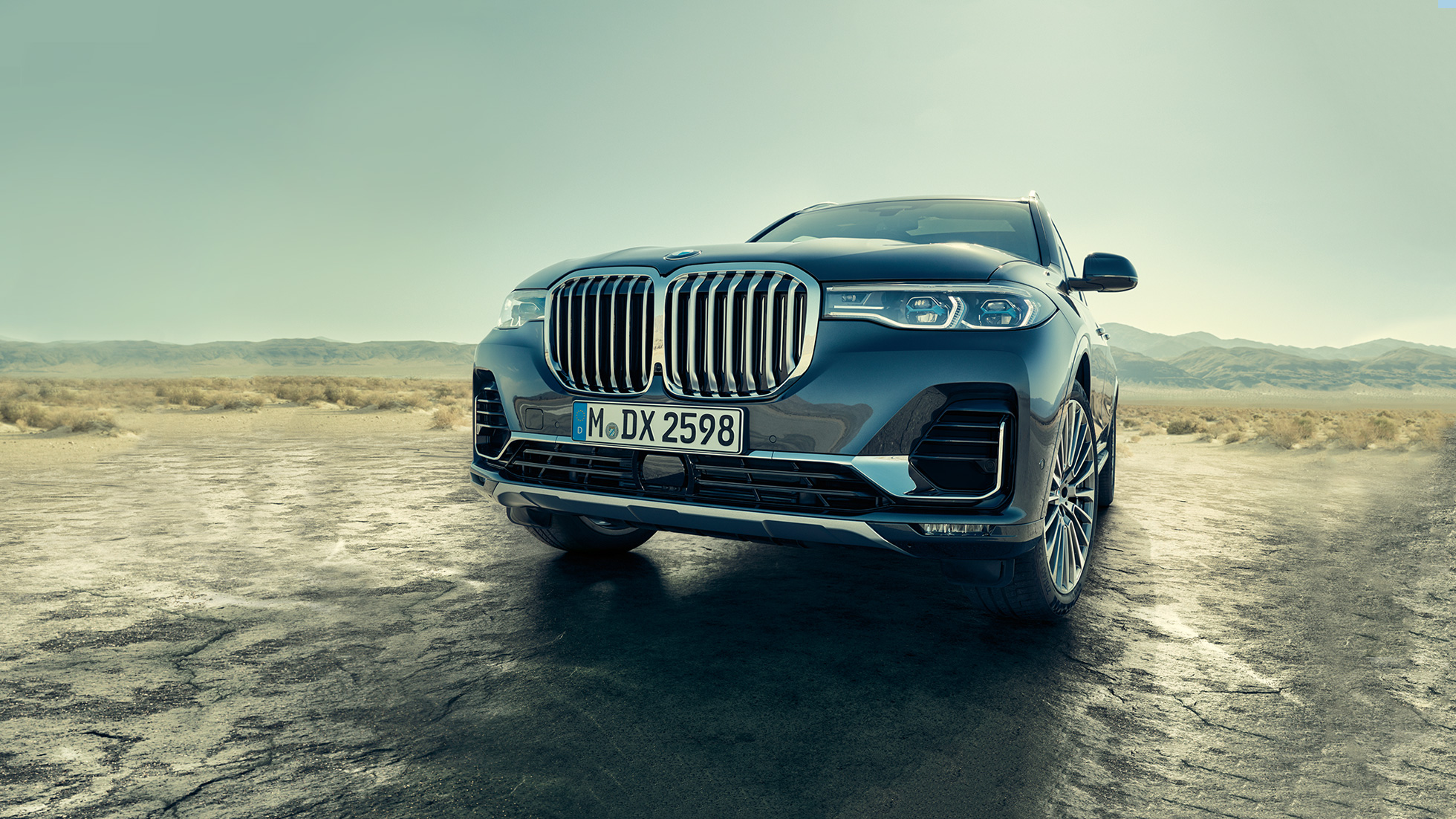 BMW X7 Exterieur, schräge Untersicht BMW X7 Exterieur: schräge Untersicht auf die Front