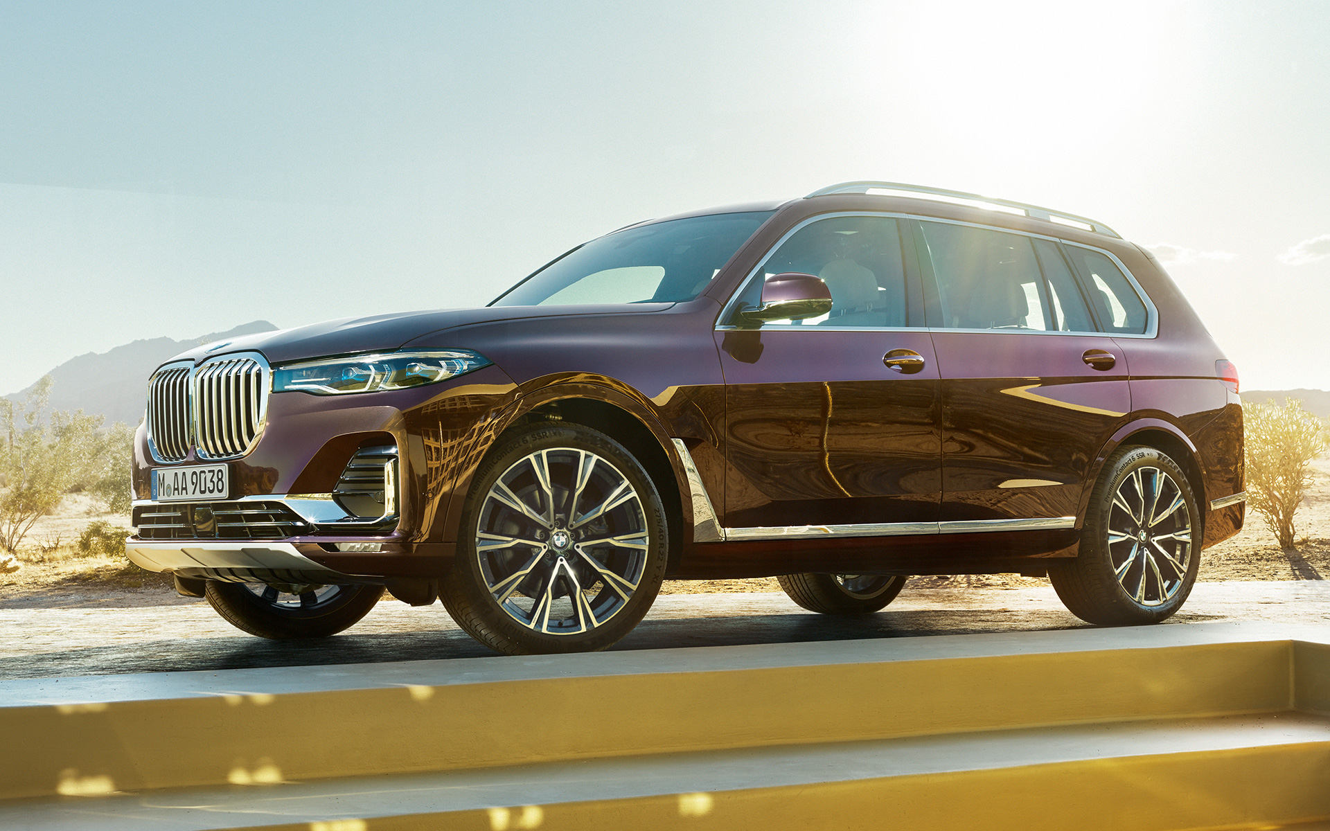 BMW X7 Individual xDrive40i G07 2018 Ametrin metallic Seitenansicht stehend vor Wüstenlandschaft BMW X7 Individual xDrive40i G07 2018 Ametrin metallic Seitenansicht stehend vor Wüstenlandschaft