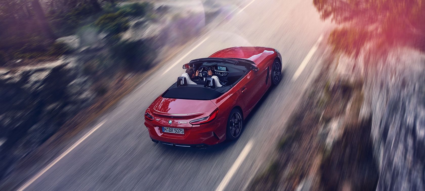 Bird’s eye view of the BMW Z4 Roadster on the move Bird’s eye view of the BMW Z4 Roadster