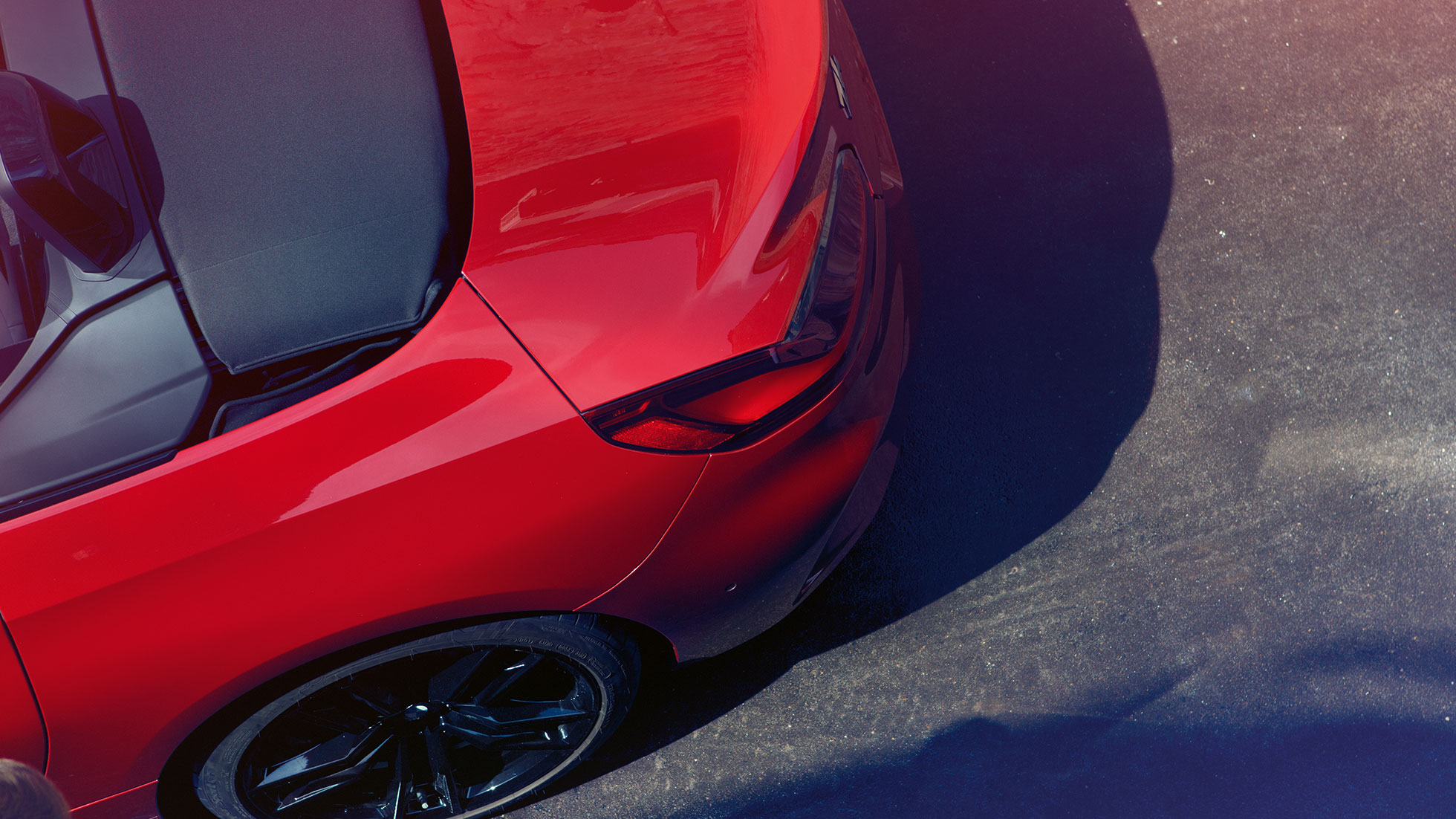 BMW Z4 Roadster Heck und Hinterrad Heck und Hinterrad des BMW Z4 Roadster aus der Vogelperspektive