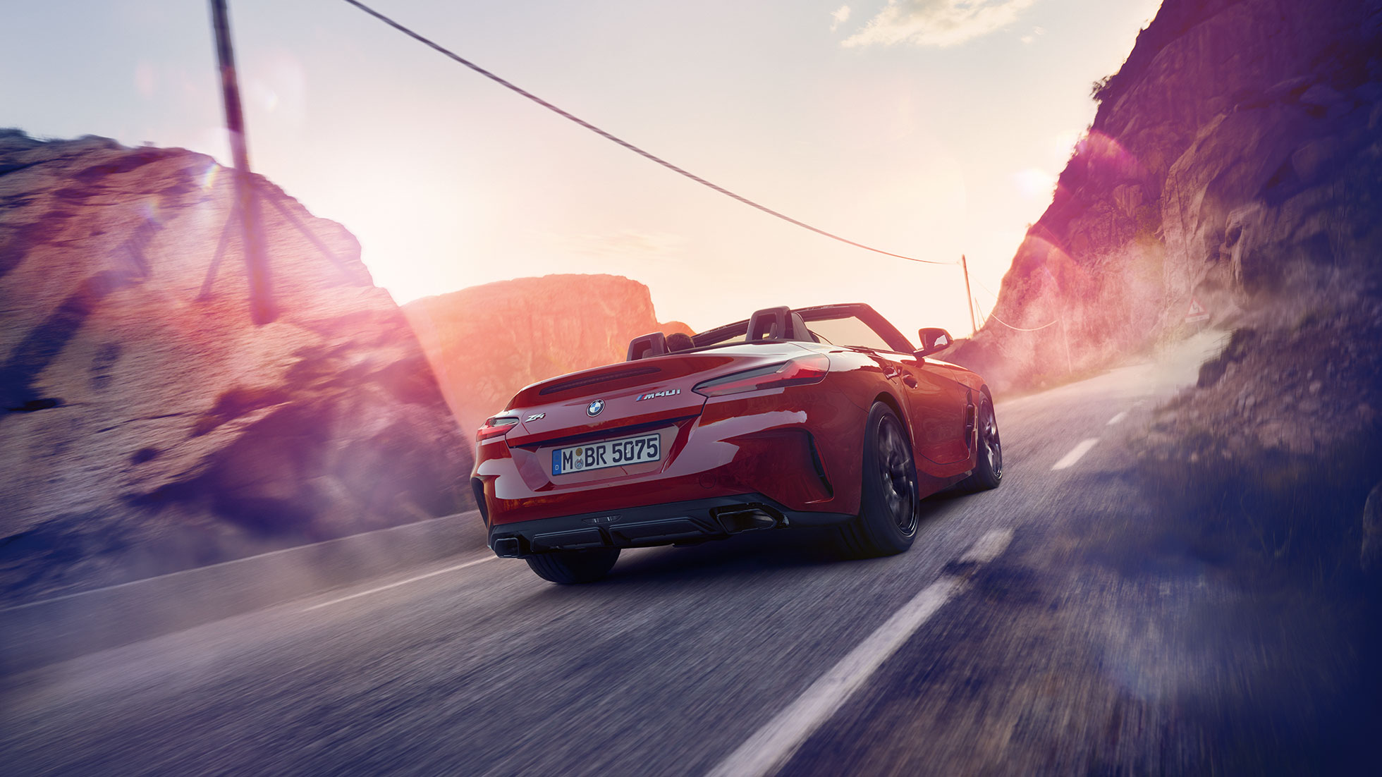 Heckaufnahme des BMW Z4 Roadster Heckaufnahme des BMW Z4 Roadster auf Landstraße